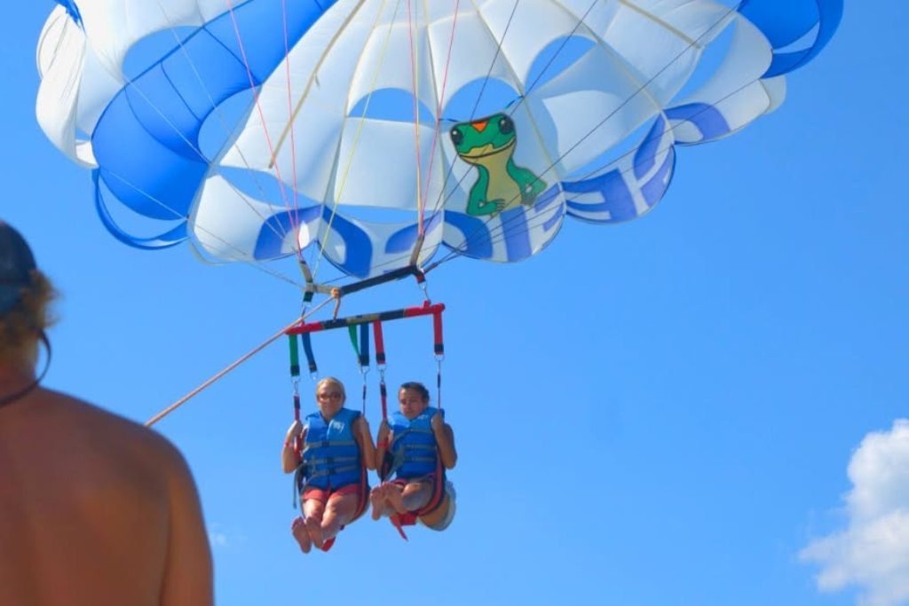 oc md parasailing two woman parasailing in ocean city